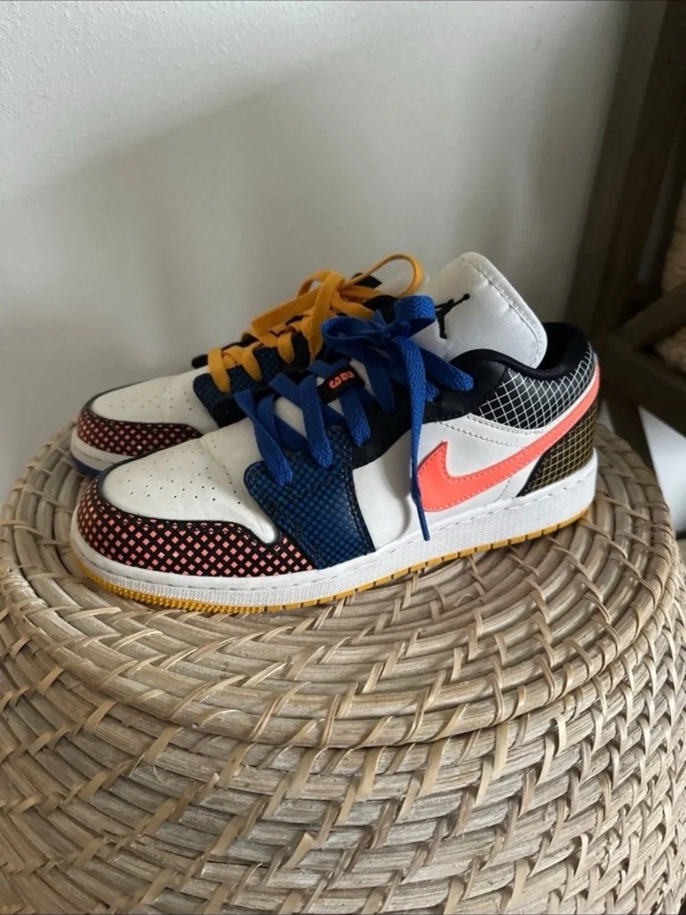 Nike Kids Low-Top Sneakers in White, Coral, Blue and Yellow